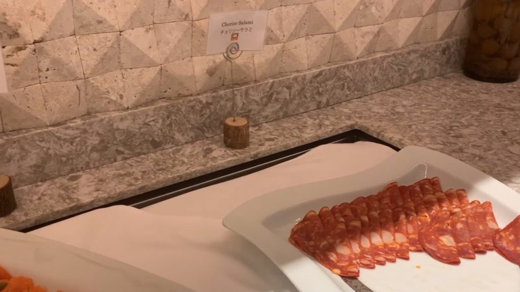 生ハムなどの料理