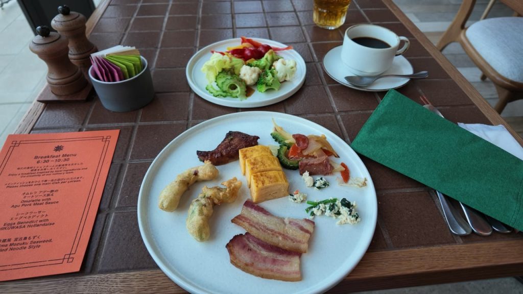 朝食ビュッフェで取ってきた料理
