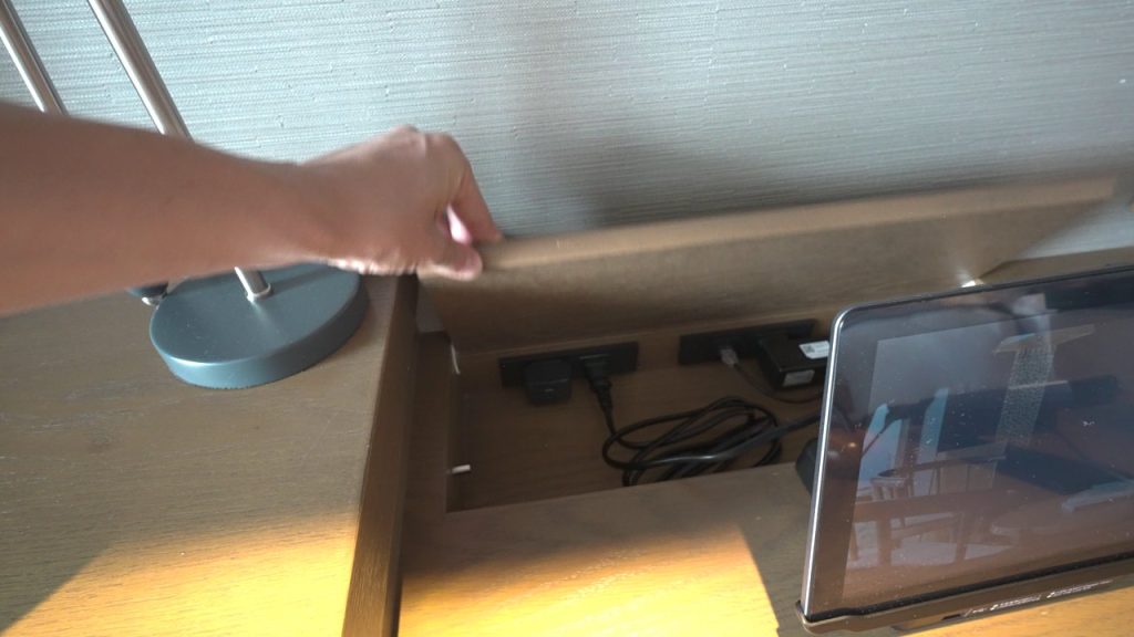 デスクのコンセント