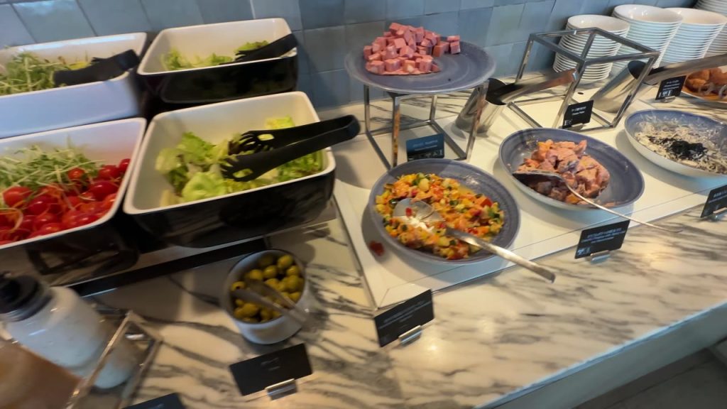 エグゼクティブラウンジのカクテルタイムの料理