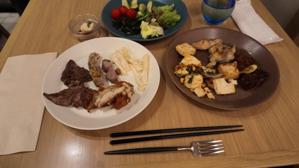 夕食ビュッフェで取ってきた料理