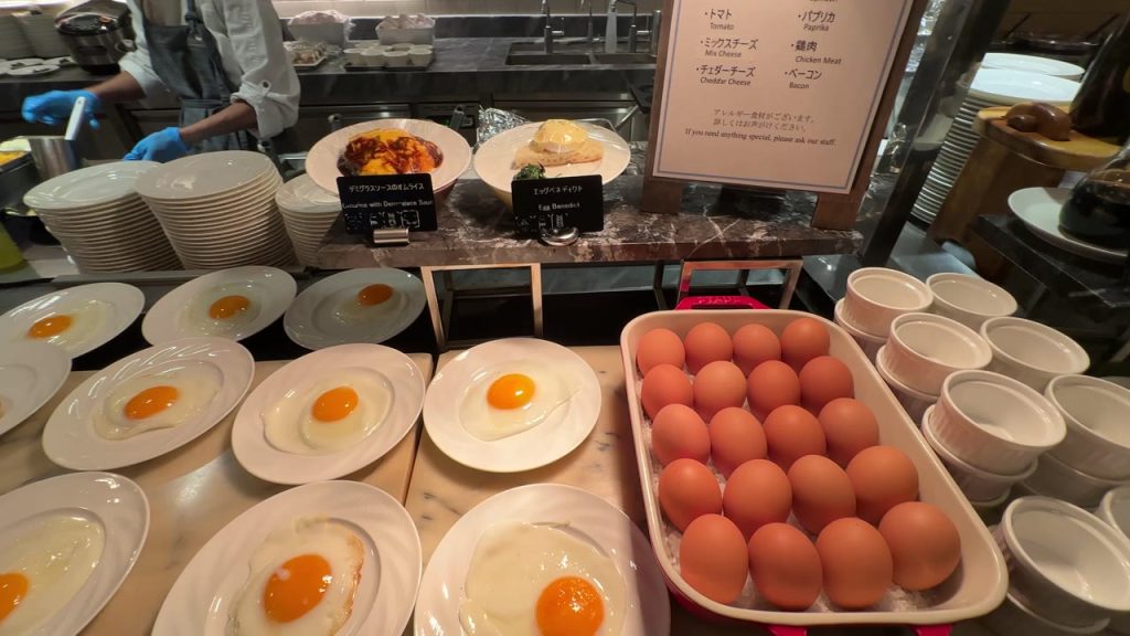 朝食ビュッフェのエッグステーション
