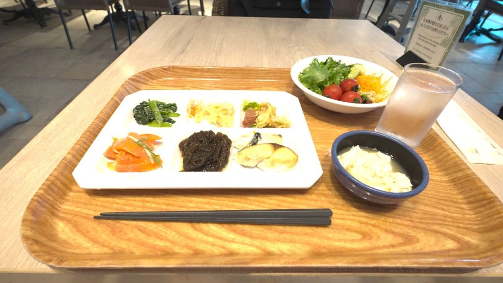 朝食