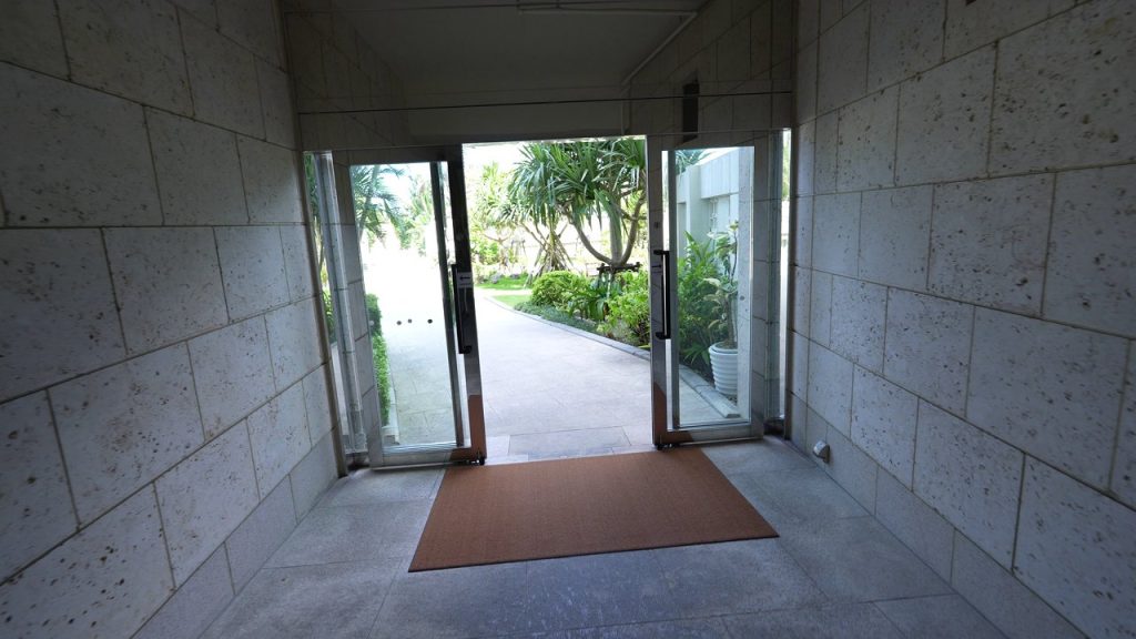 体験工房 琉球村へ続く出口