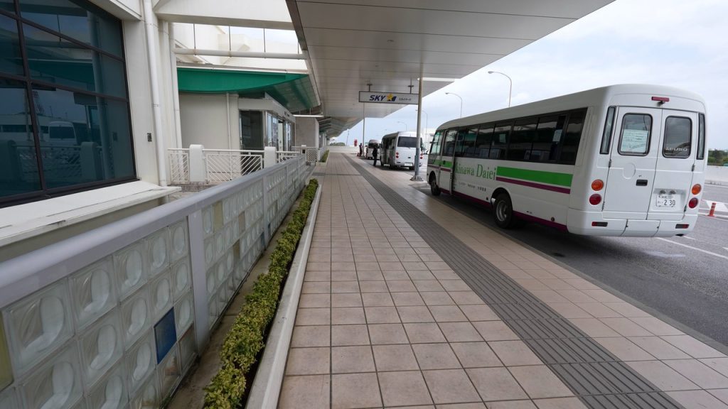 那覇空港の送迎車