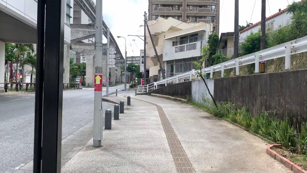 牧志駅からホテルへ向かう道