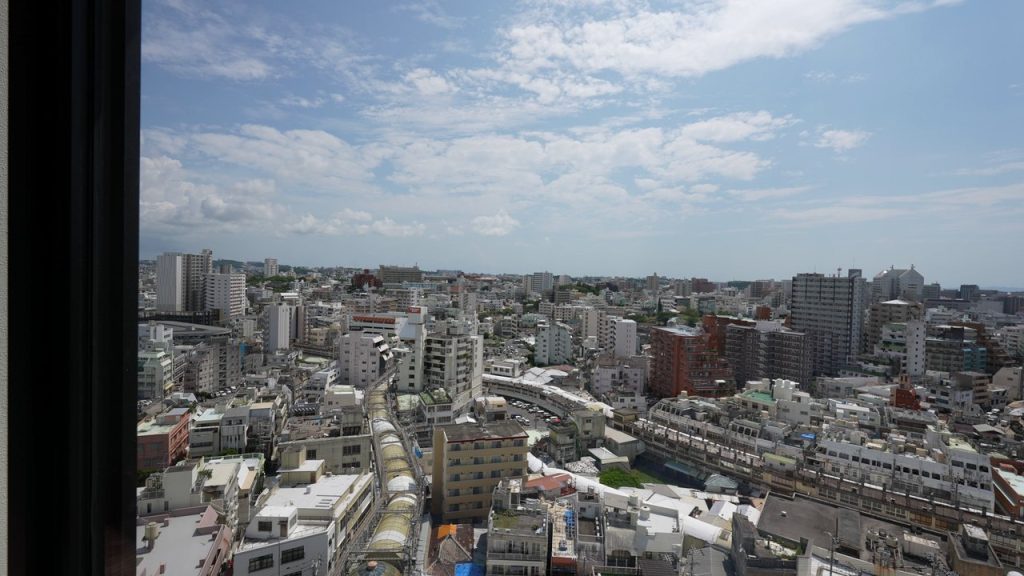 客室から見た那覇の街並み