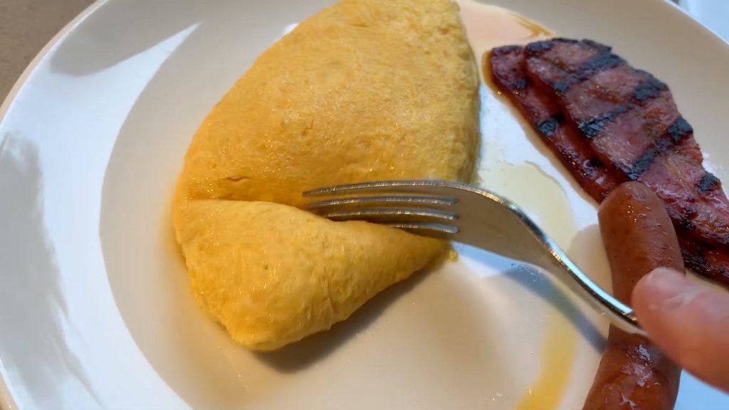 目の前で作ってもらったオムレツ