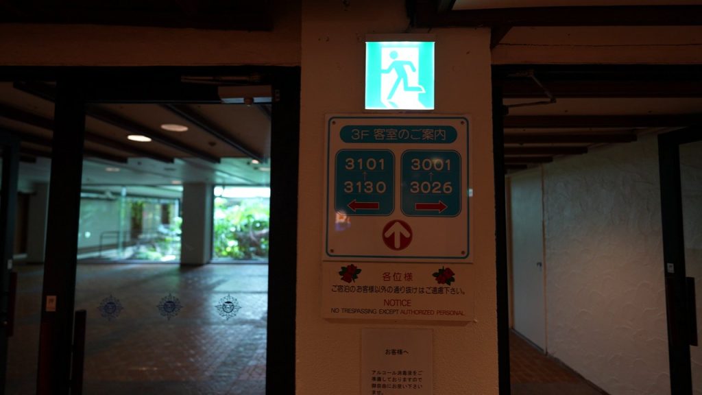 客室フロアの廊下