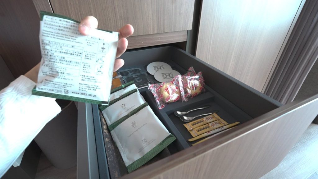 お茶菓子とコーヒー