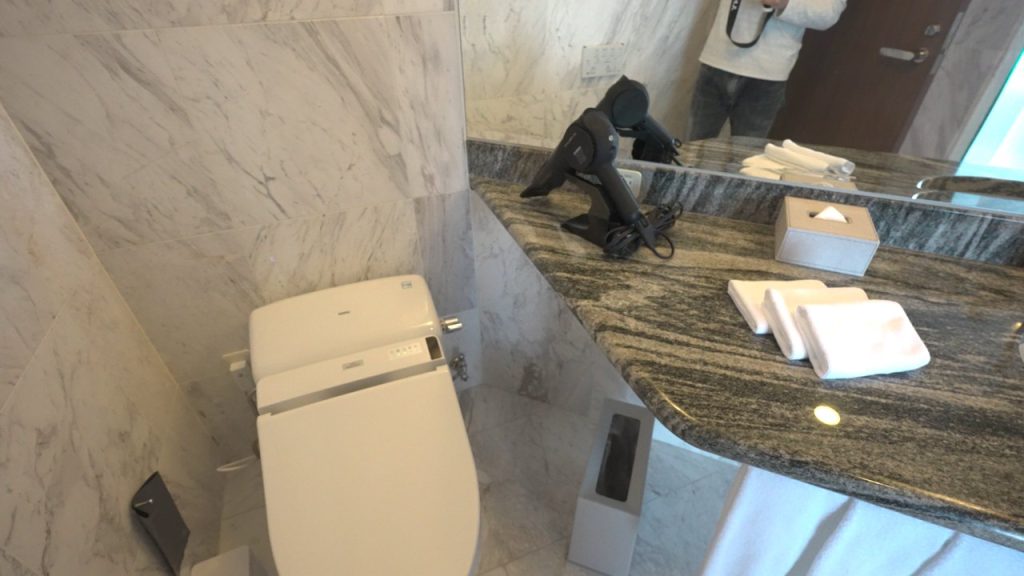 トイレと洗面台