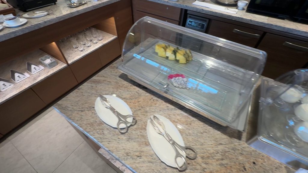 ラウンジの朝食