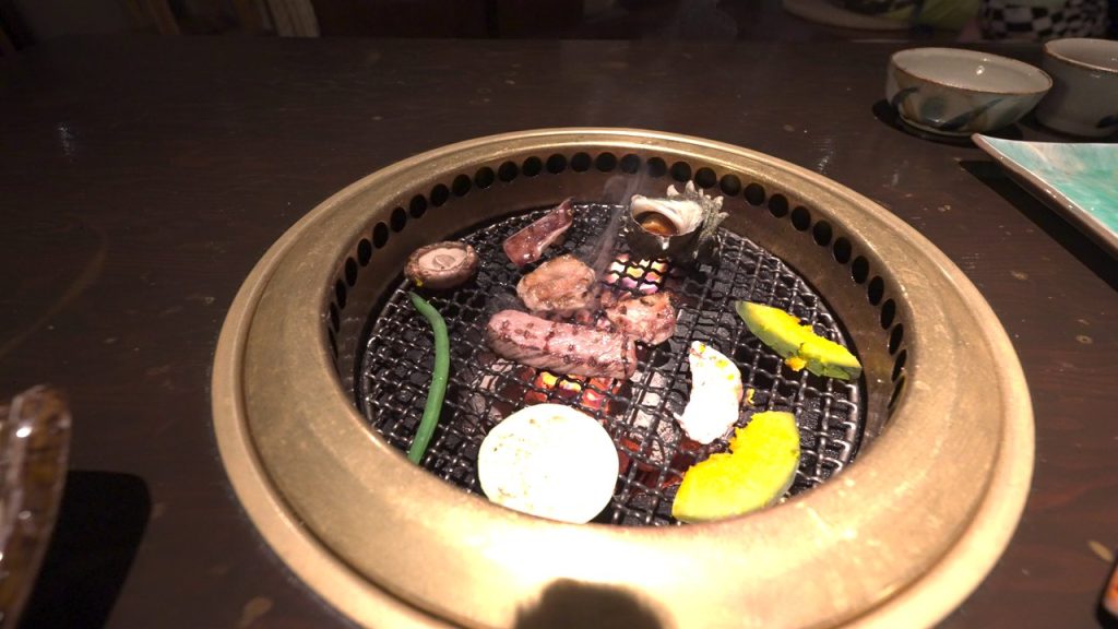炭火で焼く