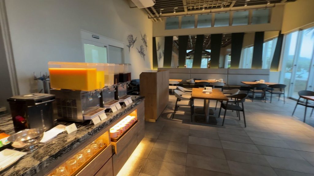 セイルフィッシュカフェの店内