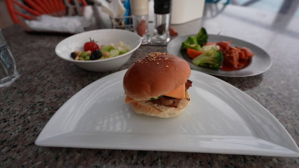 焼きたてのバーガー