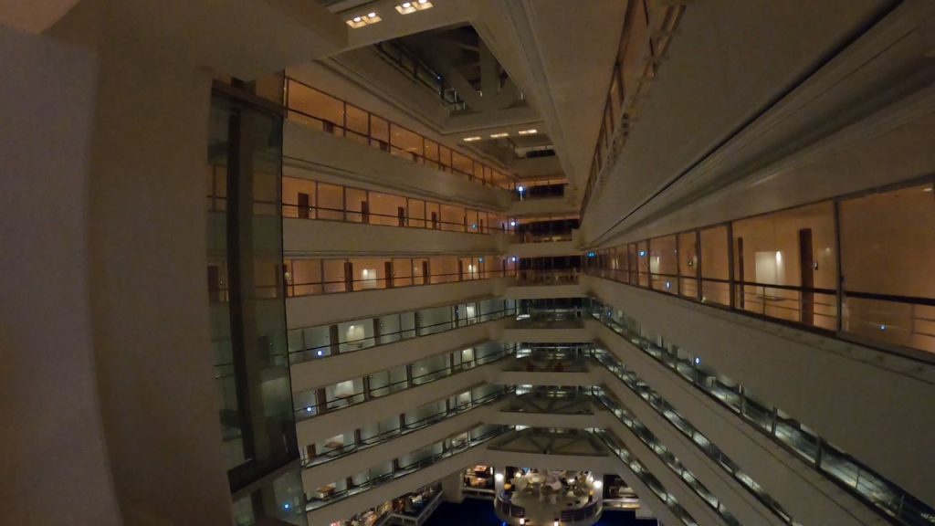 圧巻の吹き抜け
