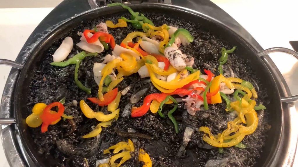 イカ墨の料理