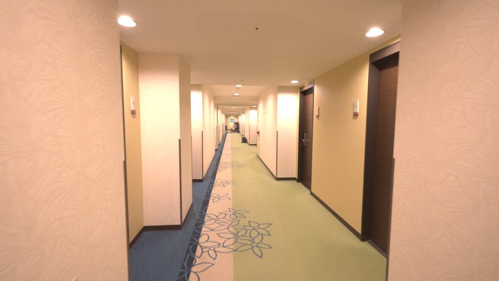 9階の客室フロアの廊下
