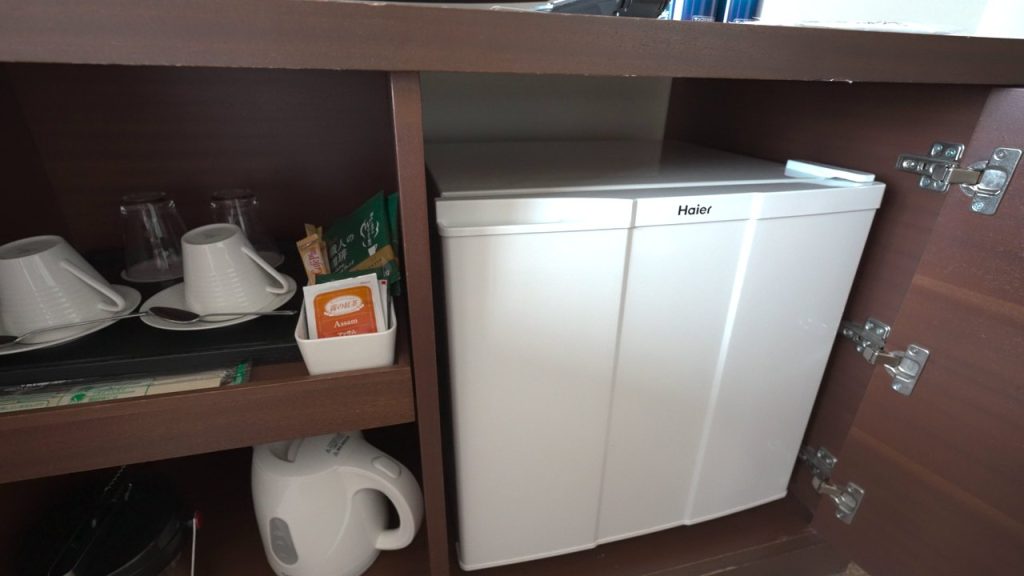 お茶セットと電気ポット