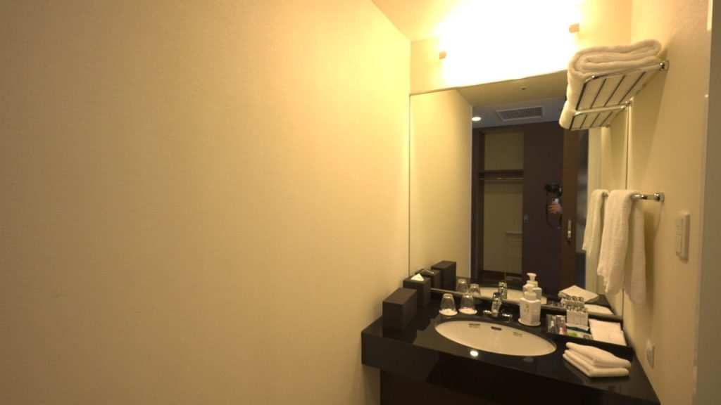バスルーム手前の洗面台