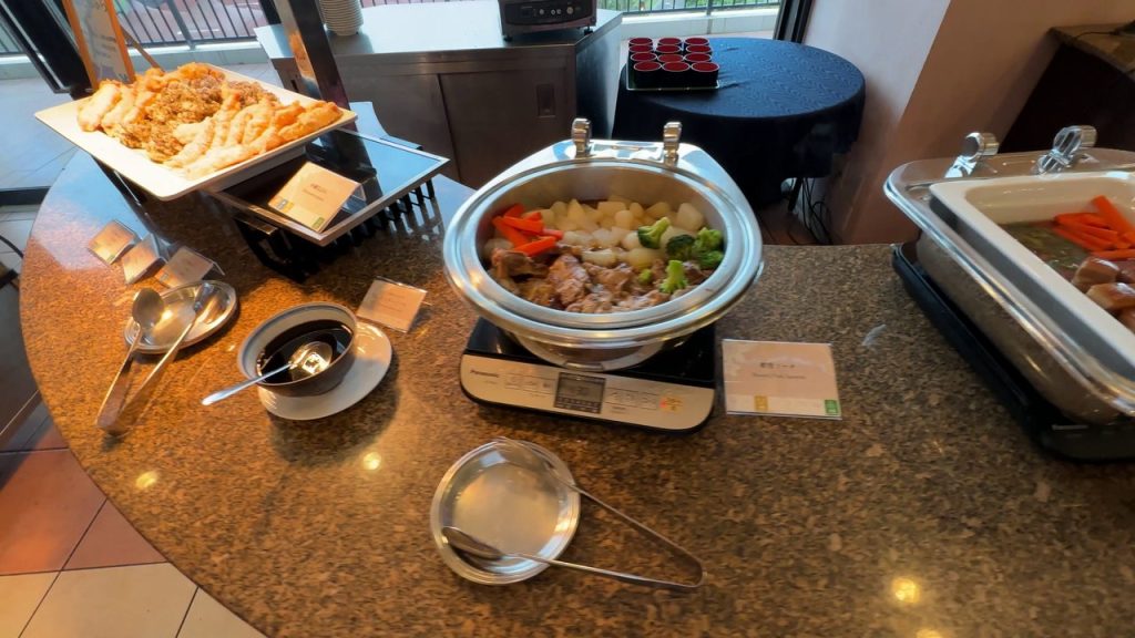 レイールの夕食ビュッフェ