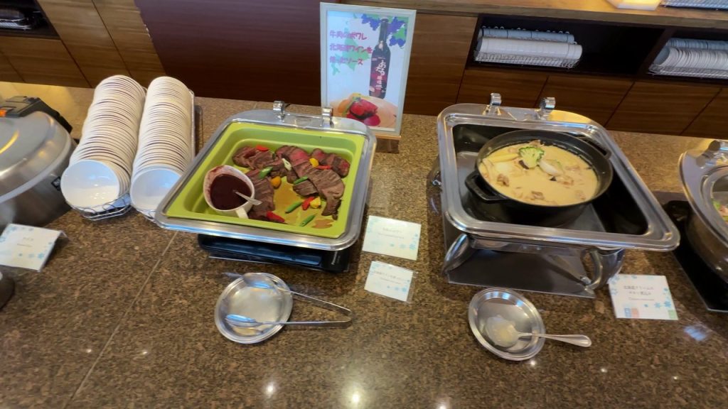 夕食ビュッフェの温かい料理