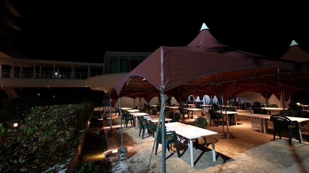 夜のテラスレストラン