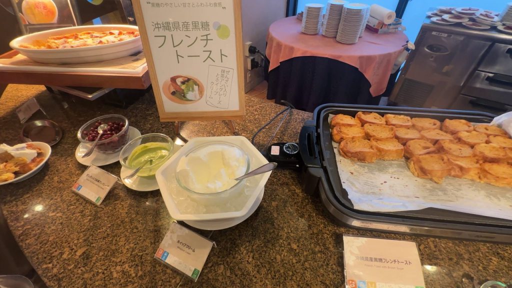 朝食ビュッフェのサラダ