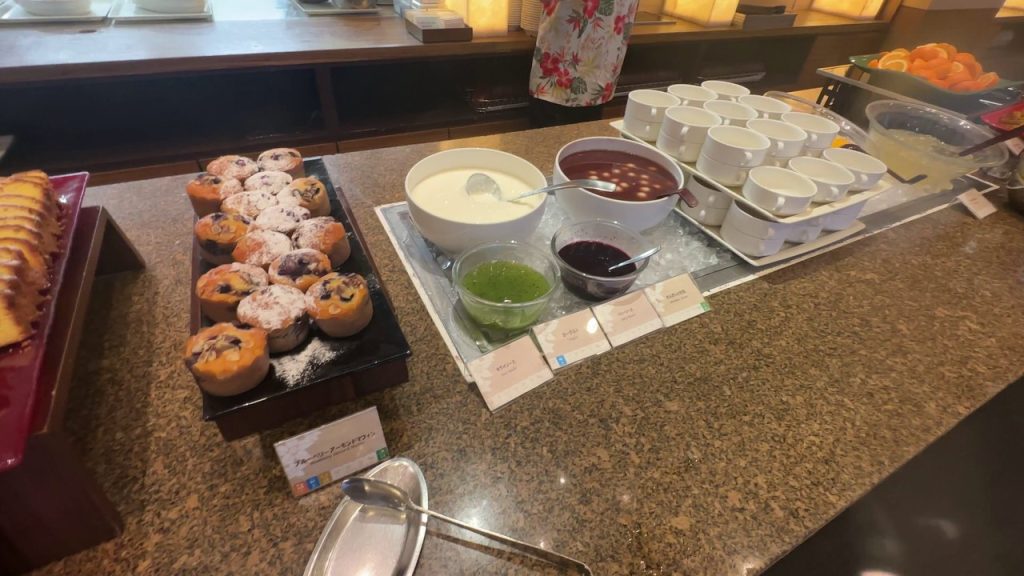 朝食ビュッフェのパン