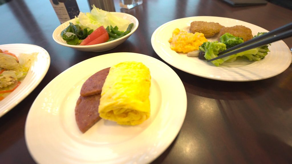 朝食