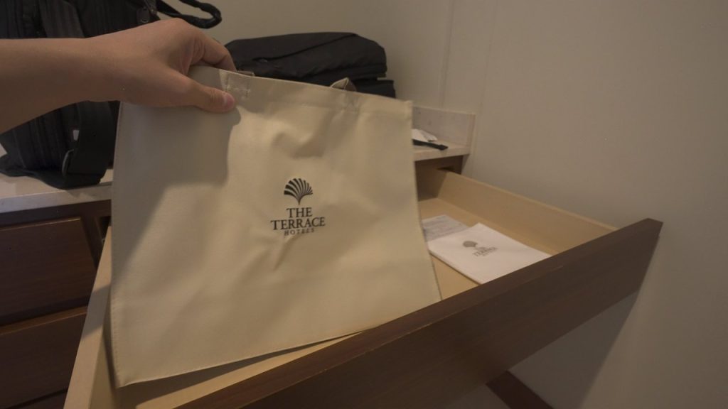 ホテルの名前入りトートバッグ